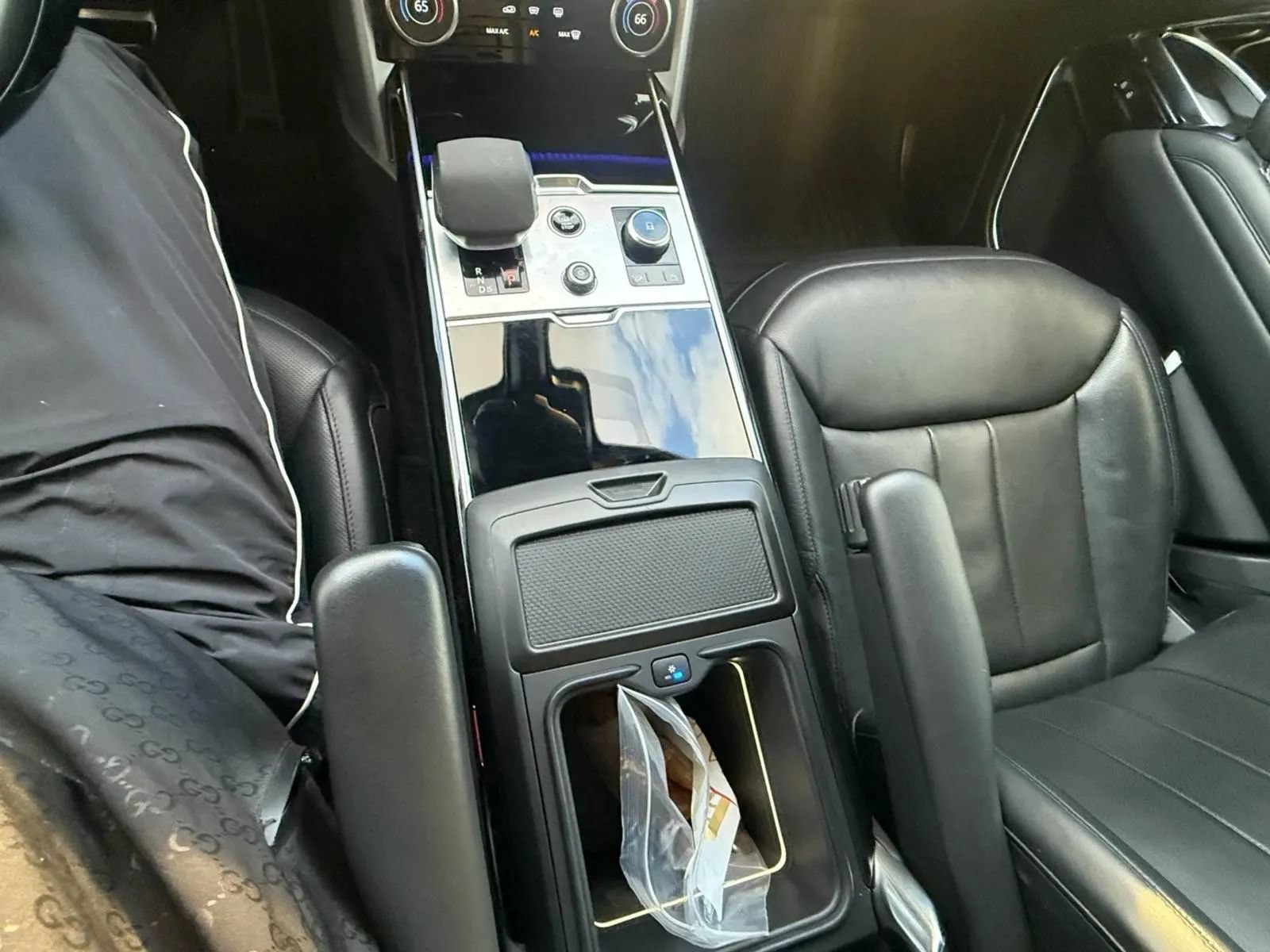 Used 2023 Land Rover Range Rover SE AWD/4WD image 12