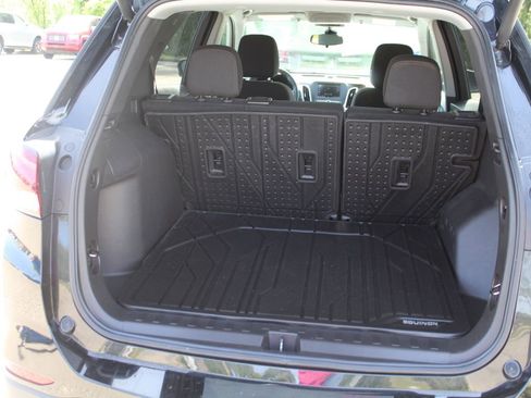 Used 2023 Chevrolet Equinox LT FWD image 16