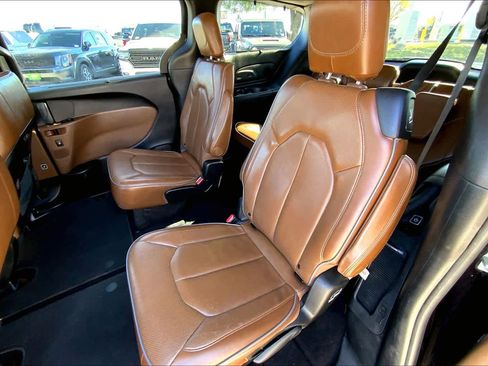 Certified 2019 Chrysler Pacifica Limited image 19