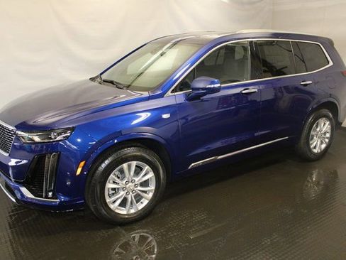 New 2025 Cadillac XT6 Luxury image 2