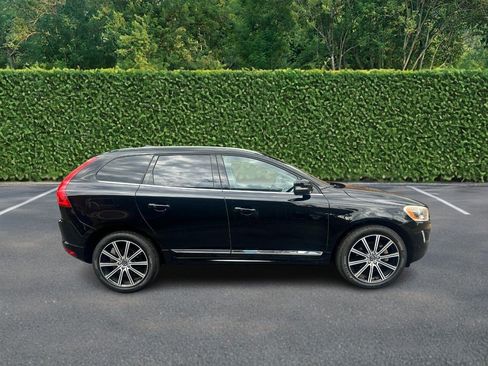 Used 2016 Volvo XC60 T5 Premier w/ Proximity Package FWD image 2