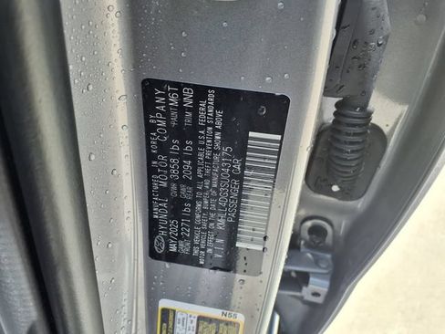 Used 2025 Hyundai Elantra SE FWD image 33