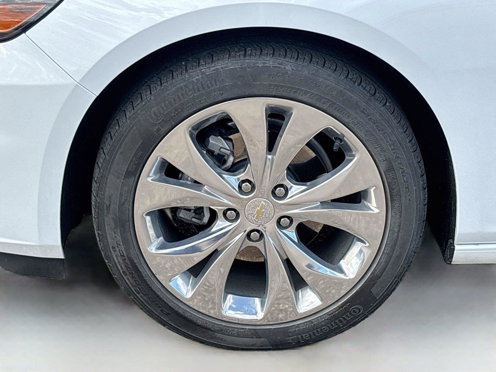 Used 2018 Chevrolet Malibu Premier w/ Driver Confidence Package FWD image 30