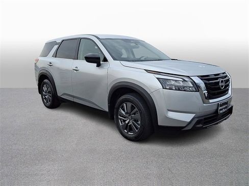 Used 2024 Nissan Pathfinder S image 3