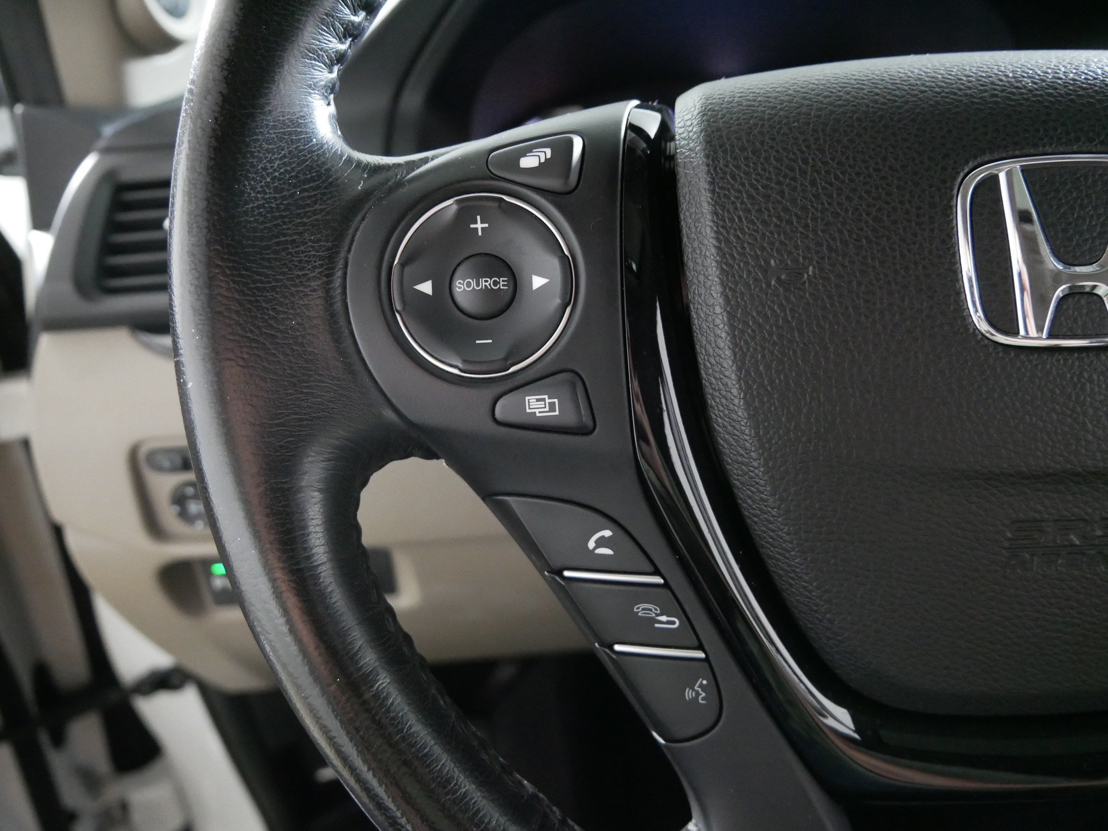 Used 2016 Honda Pilot Touring image 27