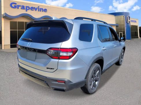 New 2026 Honda Pilot Sport image 5