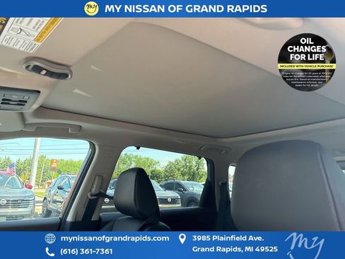 Used 2021 Nissan Rogue SV w/ Premium Package AWD/4WD image 7