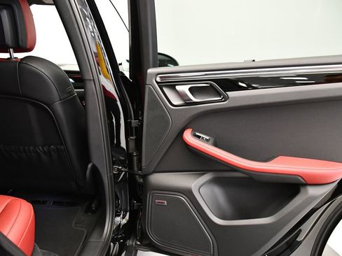 Used 2025 Porsche Macan Turbo image 51