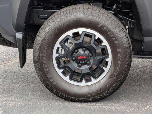 Used 2026 Toyota Tacoma TRD Off-Road w/ TRD Off Road Upgrade Package AWD/4WD image 13