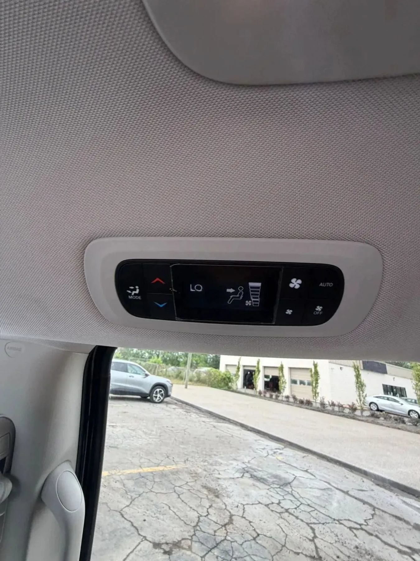 Used 2020 Chrysler Pacifica Touring-L FWD image 20