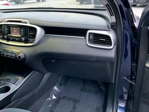 Used 2016 Kia Sorento LX image 17