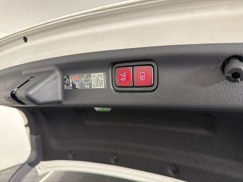 Certified 2024 Mercedes-Benz C 300 4MATIC Sedan image 32