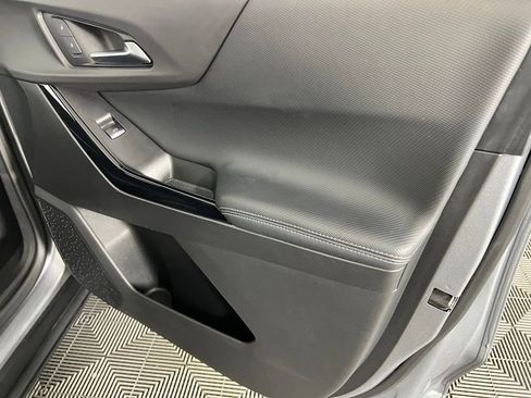 Used 2025 Chevrolet Equinox LT image 32