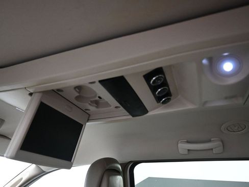 Used 2014 Chrysler Town & Country Touring image 30