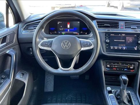 Used 2022 Volkswagen Tiguan SE w/ Panoramic Sunroof Package AWD/4WD image 4