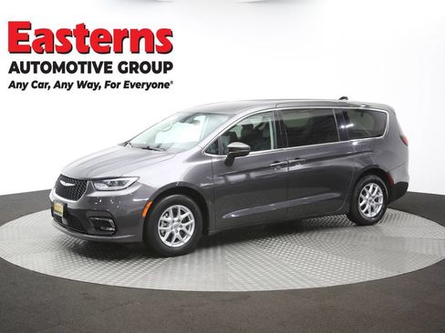 Used 2023 Chrysler Pacifica Touring-L FWD image 58
