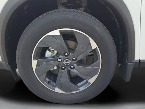 New 2026 Nissan Rogue SV w/ SV Premium Package FWD image 30