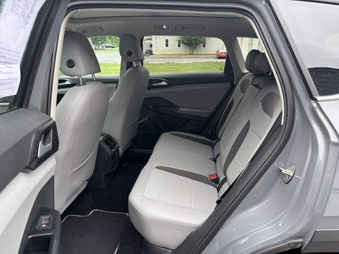 Used 2023 Volkswagen Taos SE w/ Panoramic Sunroof Package AWD/4WD image 14