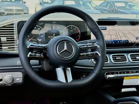 New 2026 Mercedes-Benz GLS 450 4MATIC image 27