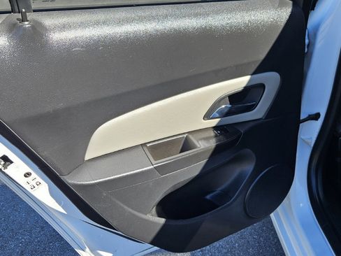 Used 2016 Chevrolet Cruze LS image 11