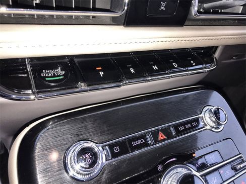 Used 2022 Lincoln Nautilus Reserve image 20