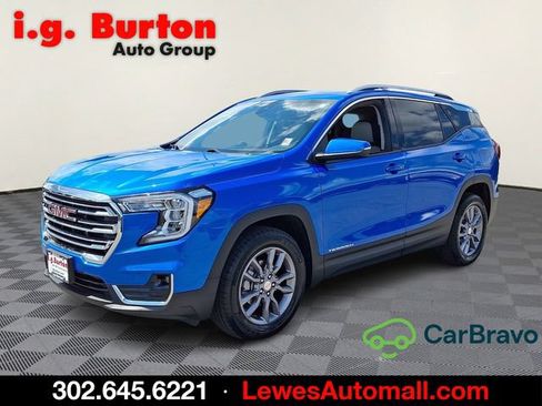 Used 2024 GMC Terrain SLT AWD/4WD image 3