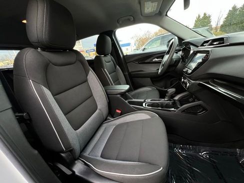 Used 2022 Chevrolet TrailBlazer LT w/ Convenience Package image 26