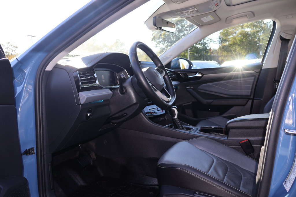 Used 2025 Volkswagen Jetta SEL FWD image 14