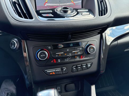 Used 2019 Ford Escape Titanium AWD/4WD image 30