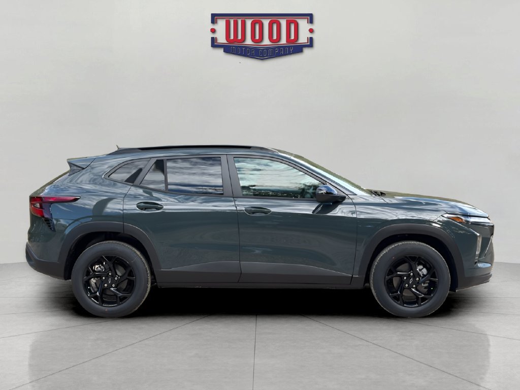 New 2026 Chevrolet Trax LT w/ Midnight Edition FWD image 2