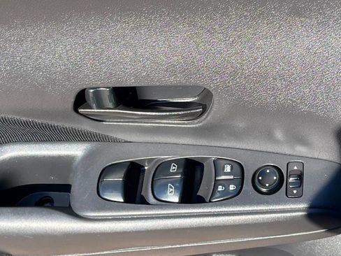 Used 2021 Nissan Kicks S w/ Interior Electronics Package FWD image 17