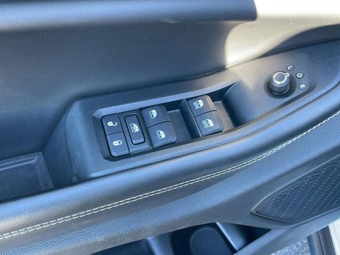 Used 2023 Jeep Grand Cherokee L Laredo image 11