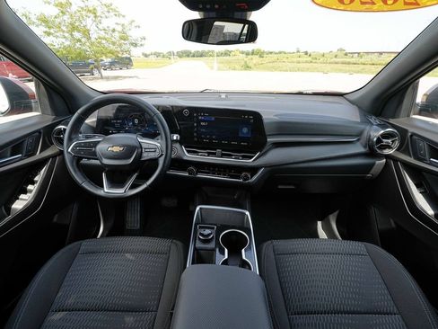 Used 2026 Chevrolet Equinox LT AWD/4WD image 28