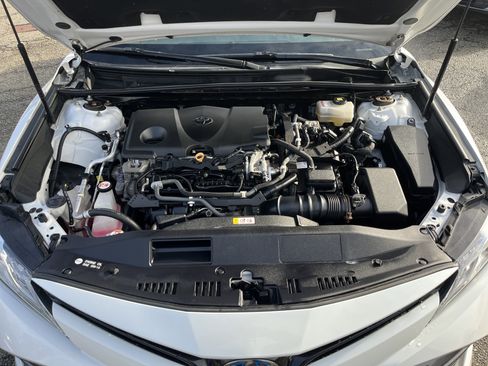 Used 2020 Toyota Camry XLE image 32