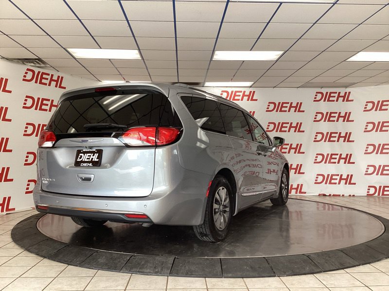 Used 2019 Chrysler Pacifica Touring-L Plus FWD image 7