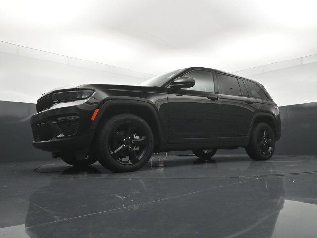 Used 2023 Jeep Grand Cherokee Limited w/ Black Appearance Package AWD/4WD image 20