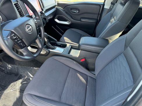 Used 2023 Nissan Frontier SV image 18