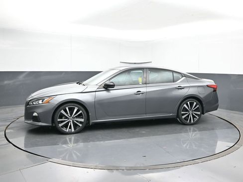 Used 2021 Nissan Altima 2.0 SR image 2