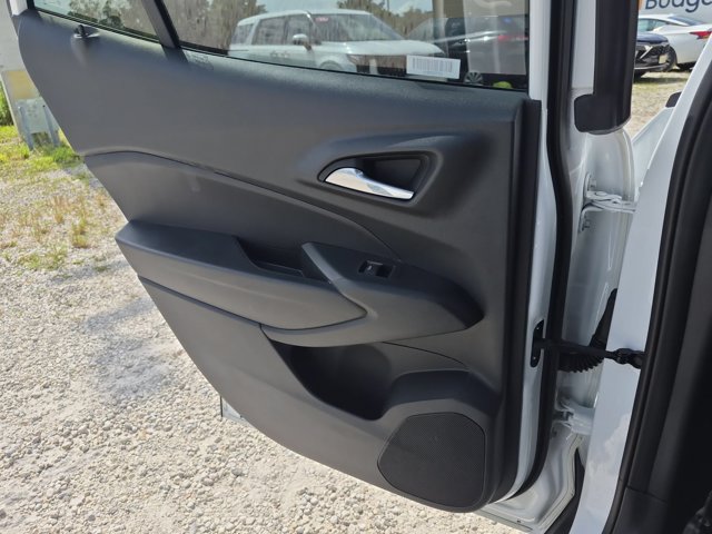 Used 2025 Chevrolet Trax LT w/ LT Convenience Package FWD image 26