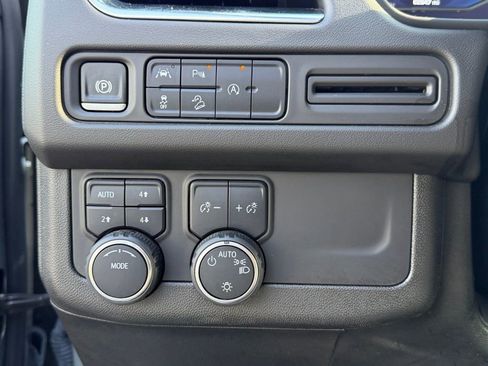 Used 2024 Chevrolet Suburban Premier image 31