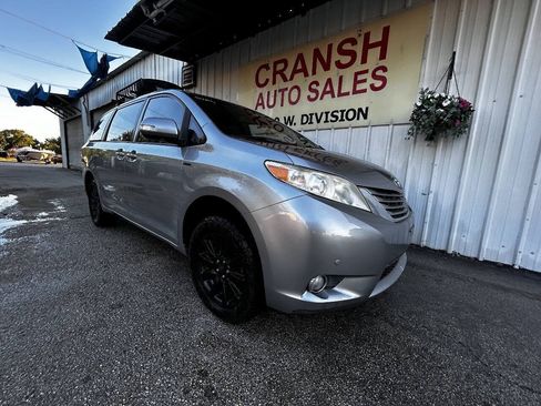 Used 2013 Toyota Sienna Limited w/ Premium Pkg AWD/4WD image 3