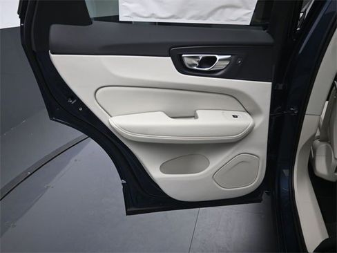New 2025 Volvo XC60 B5 Core image 23