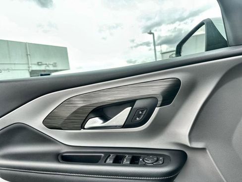 Used 2024 GMC Terrain SLE image 15