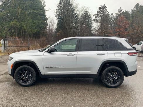 New 2026 Jeep Grand Cherokee Laredo image 2