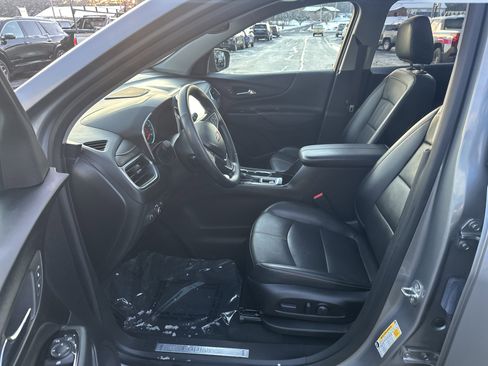 Used 2023 Chevrolet Equinox Premier image 11