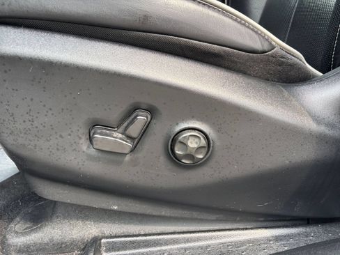 Used 2025 Chrysler Pacifica Limited FWD image 23