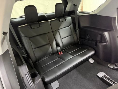 Used 2022 Ford Explorer XLT w/ Equipment Group 202A AWD/4WD image 15