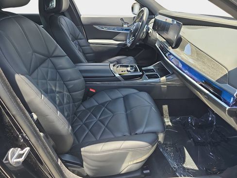 Used 2023 BMW 740i RWD image 12