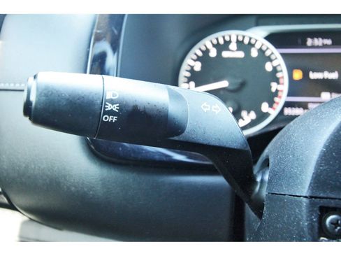 Used 2023 Nissan Pathfinder SV image 17