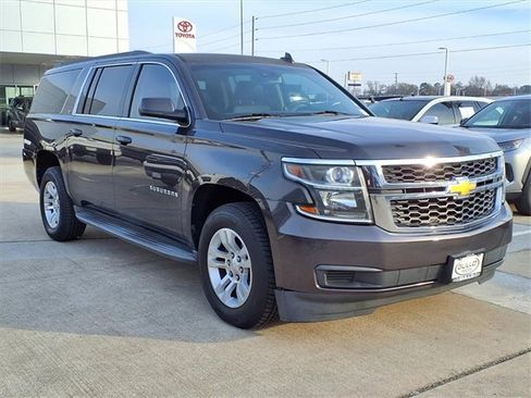 Used 2015 Chevrolet Suburban LT image 4